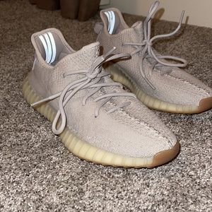 Like new YEEZYS SIZE 8